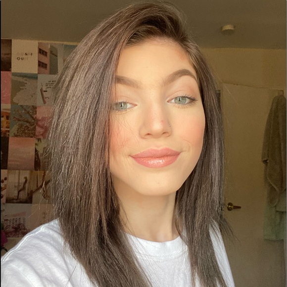 Meet your Posher, Halle - Picture 1 of 1